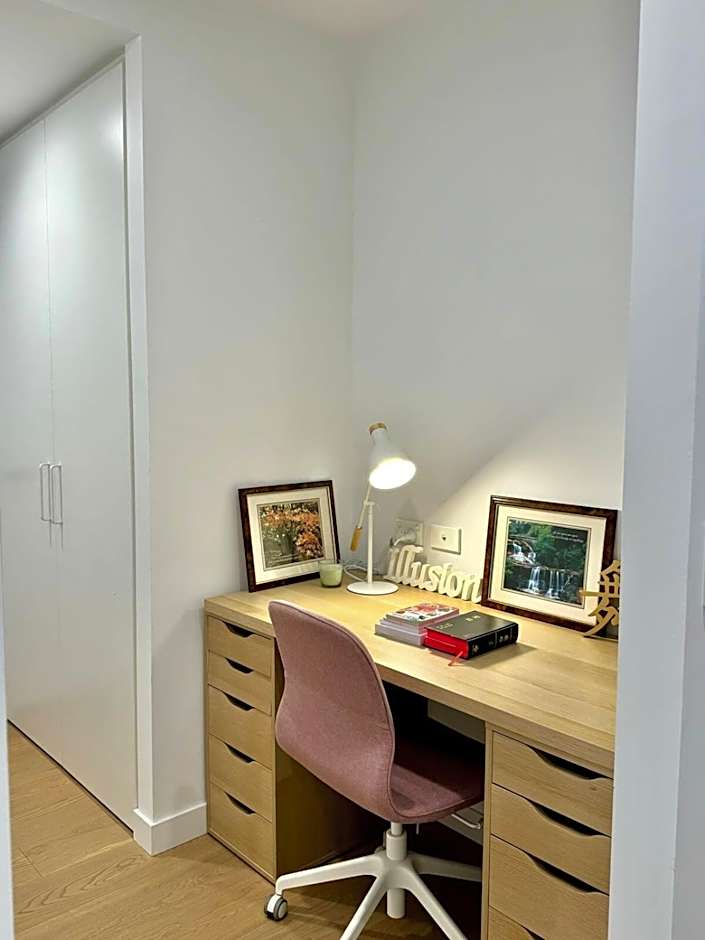 Chic 1BR Apt Urban Retreat Pool Parking Gym