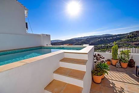 La Orza, Frigiliana Luxury center townhouse with pool and parking HansOnHoliday Rentals