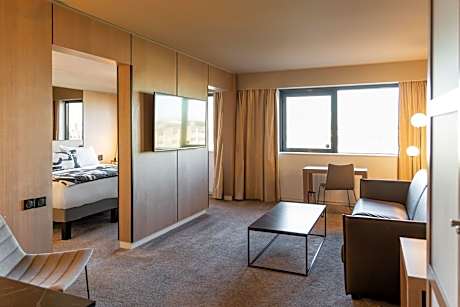 Junior King Suite with Lounge