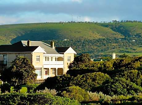 YHA Port Elliot Beach House