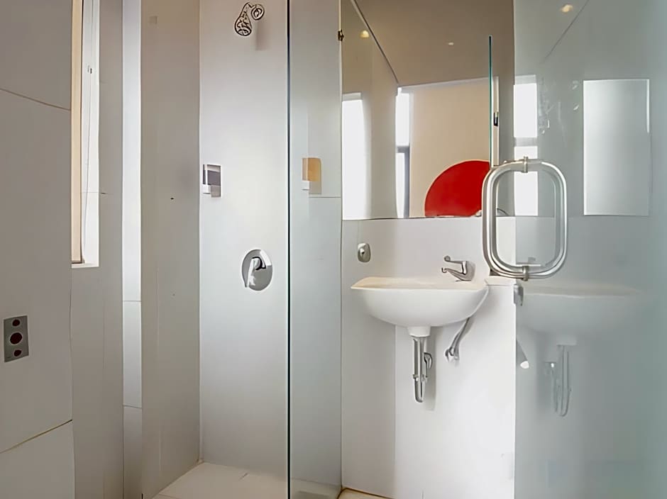 Dewarna Hotel Arifin