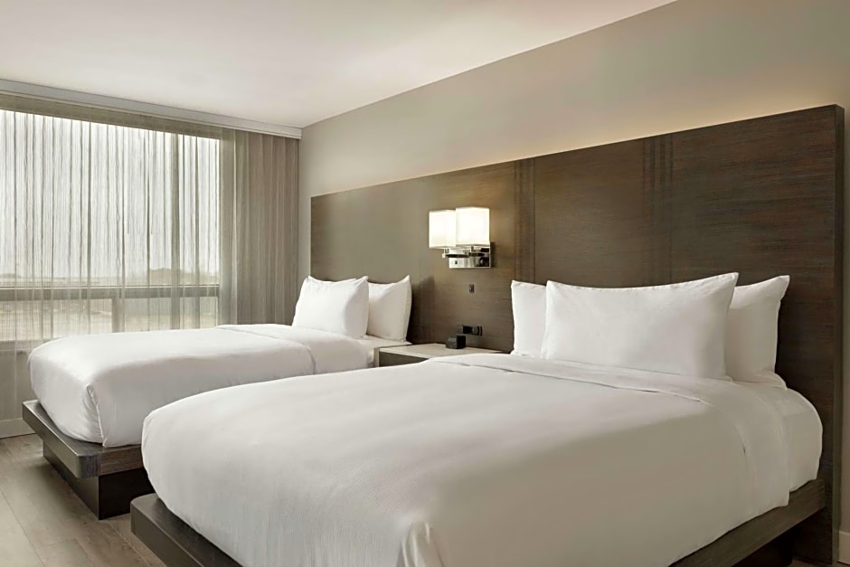 Embassy Suites by Hilton Montreal Airport