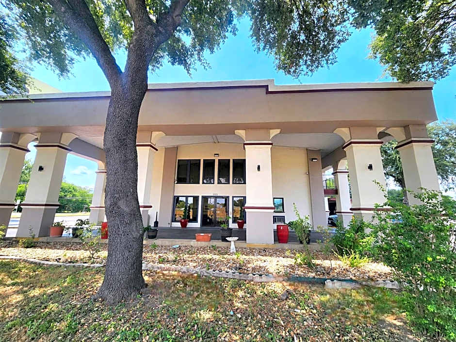 Days Inn by Wyndham San Marcos