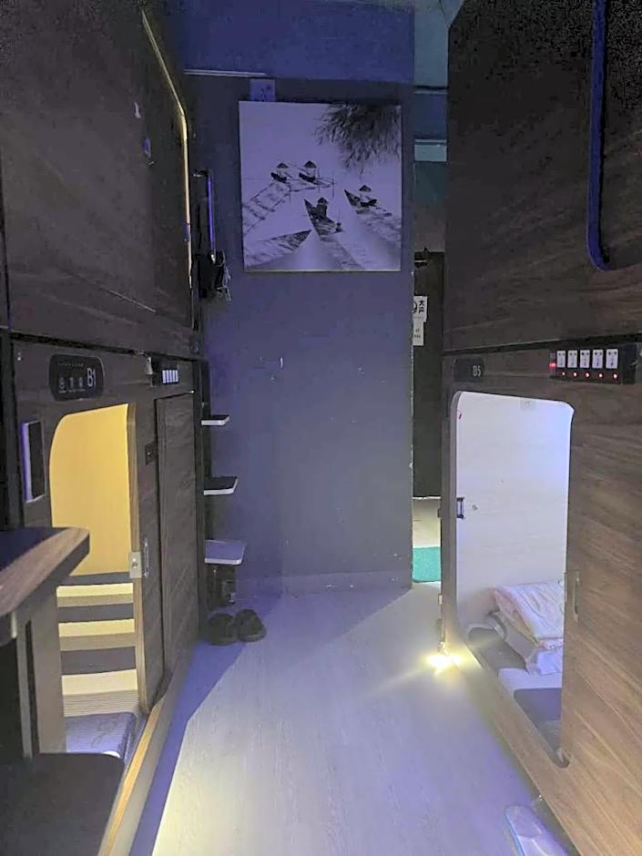 Sleep Cubee Hostel