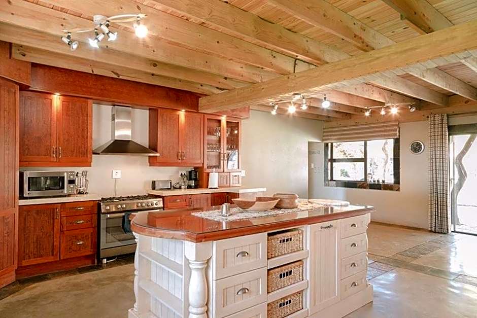 Tshukudiba Game Lodge