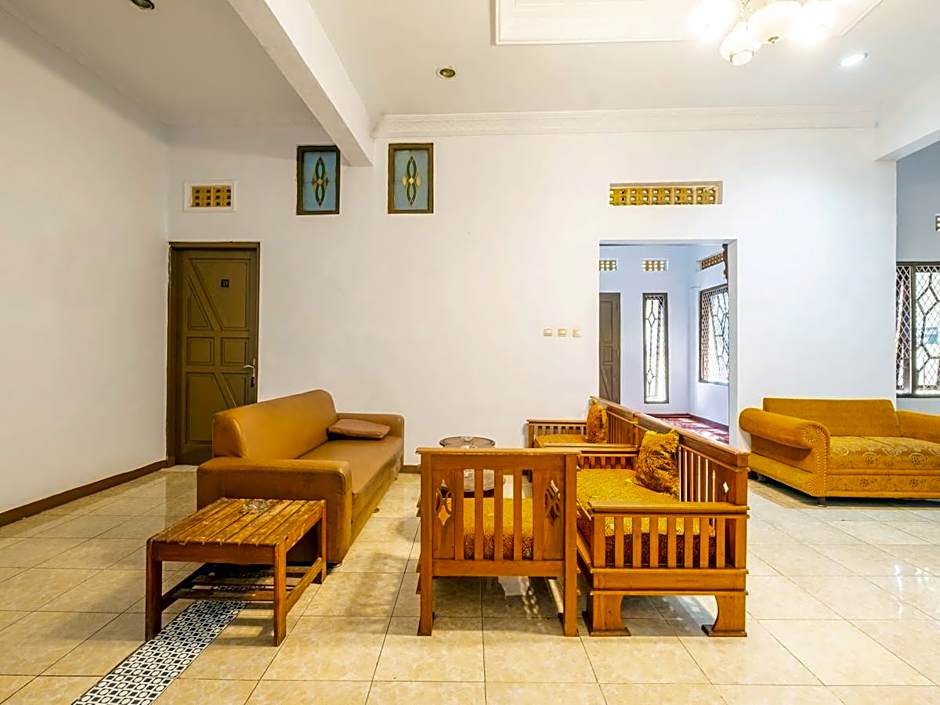 OYO 2395 Hotel Aden 2 Syariah