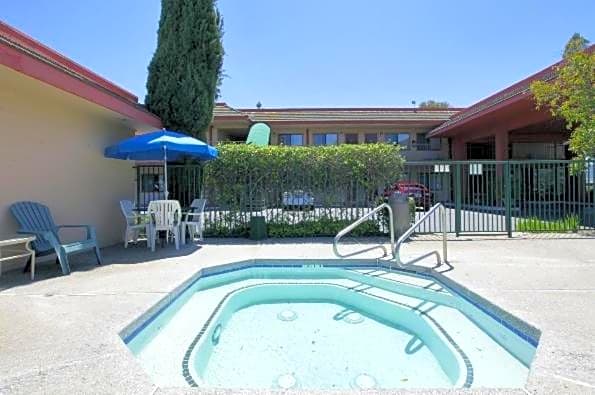 Days Inn by Wyndham Gilroy