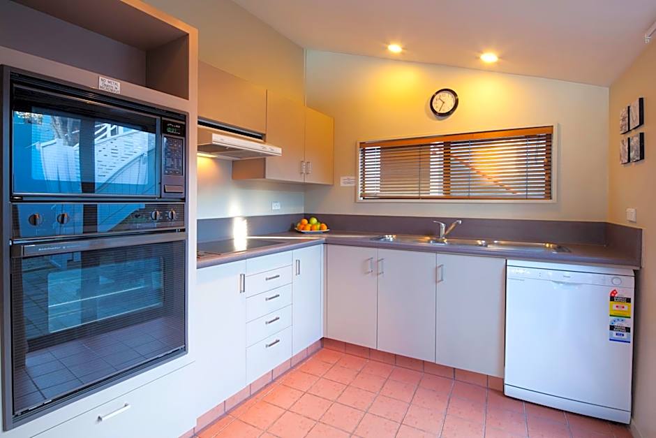 Spinnaker Bay Apartments