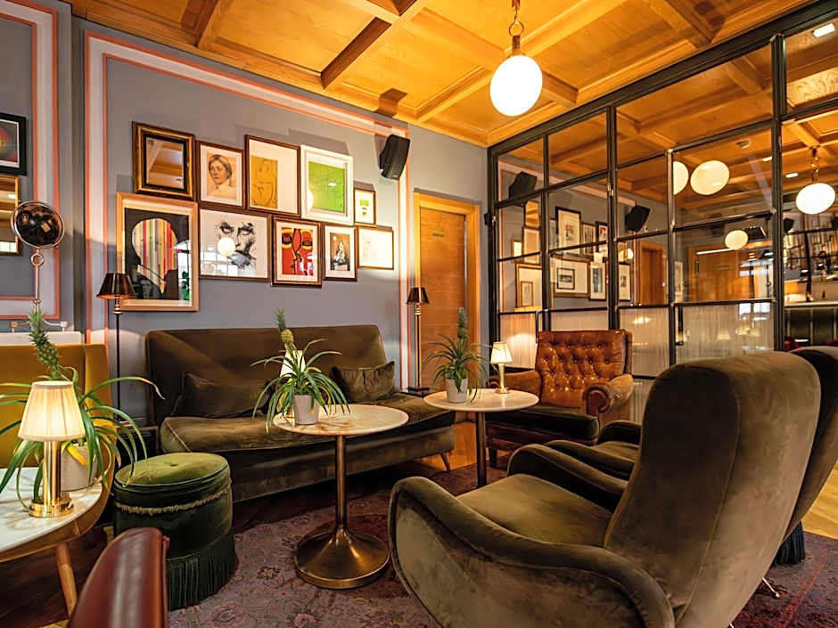 Browns Central Hotel