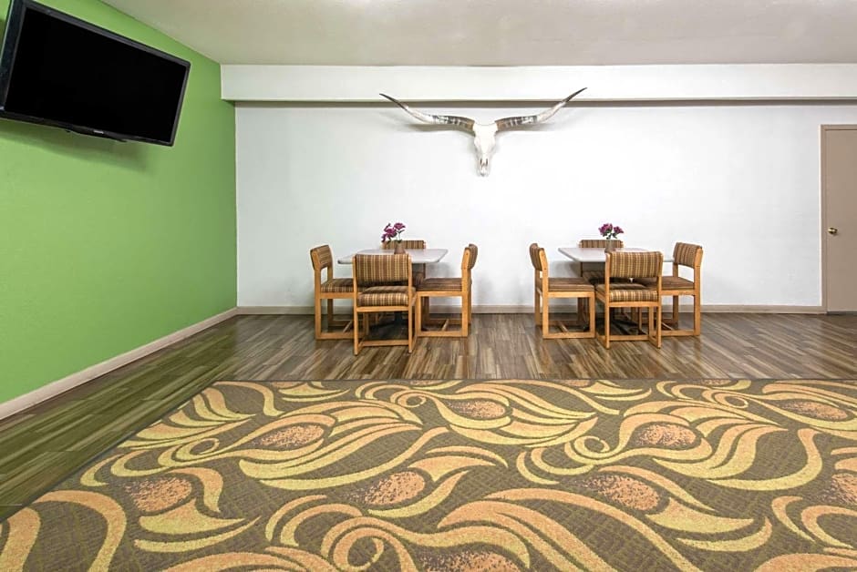 Days Inn by Wyndham Fort Worth West