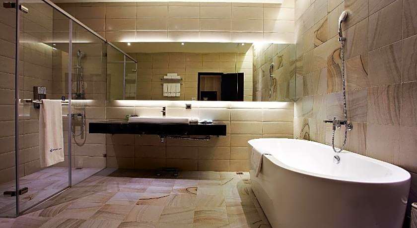 Airline Inn Taichung Green Park Way