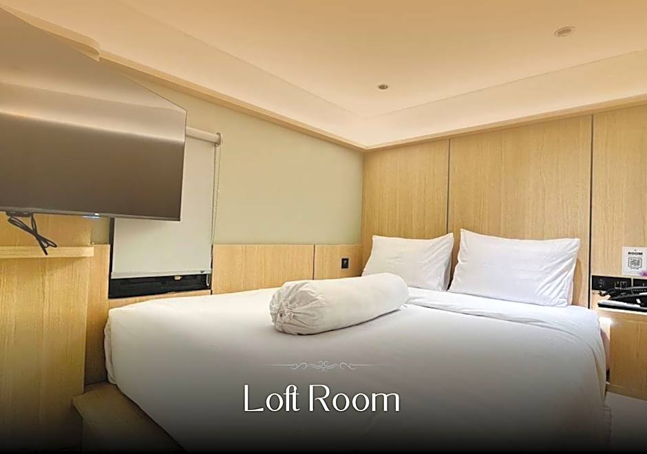 Photo 1 of 8 of Loft