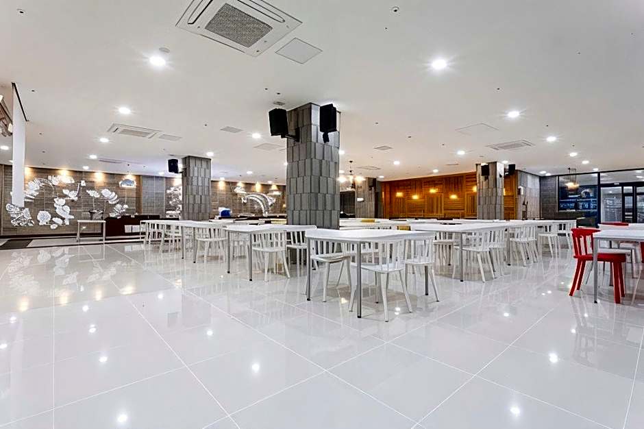 Grand Millions Hotel