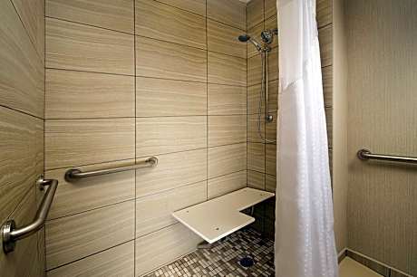 King Room - Mobility Access Tub - Non-Smoking