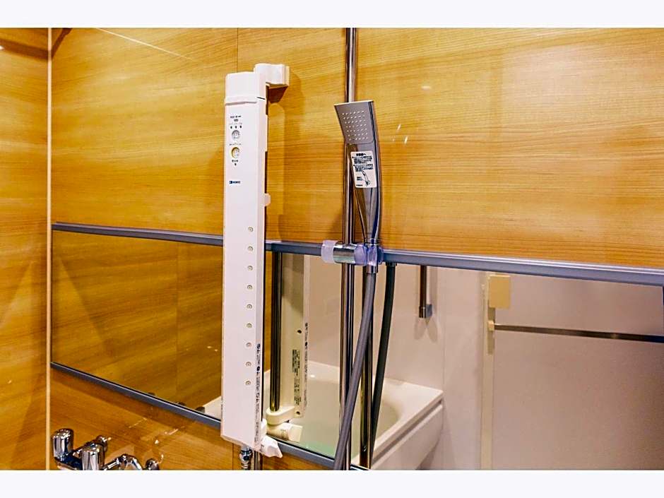 Yenns Marina Inn Mercy