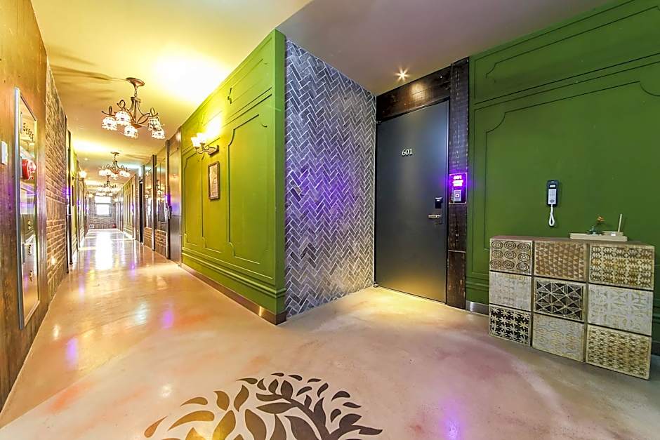 Hotel February Dong Seong Ro