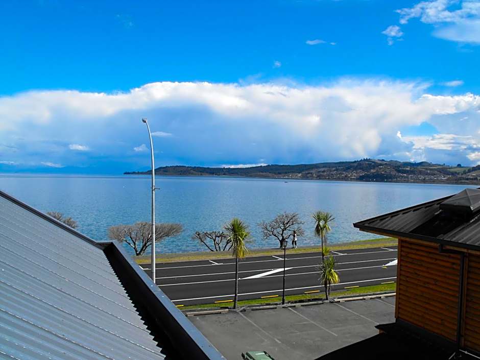 Baycourt Lakefront Motel