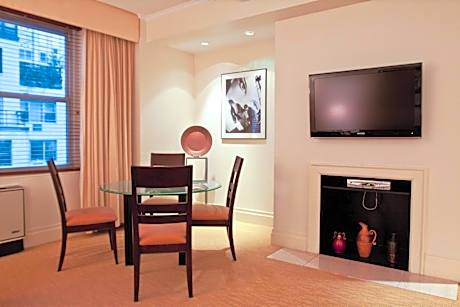 One-Bedroom King Suite