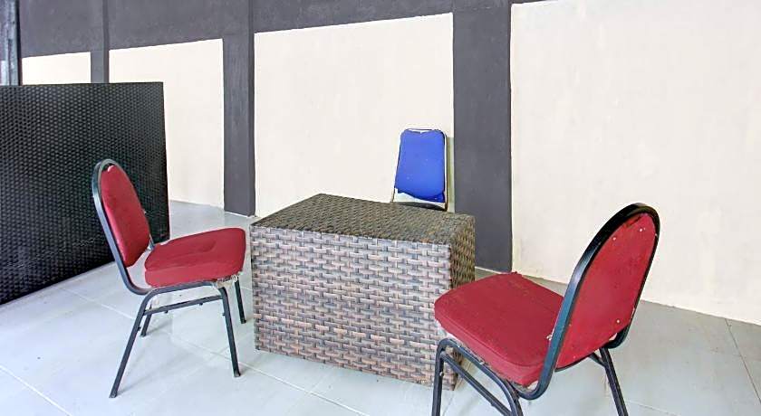 OYO Life 93155 Wisma Sarah