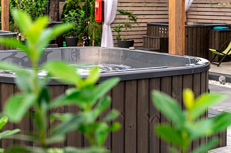 Old Tree Village & Restaurant