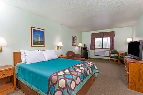 1 King Bed Studio Suite Non-Smoking