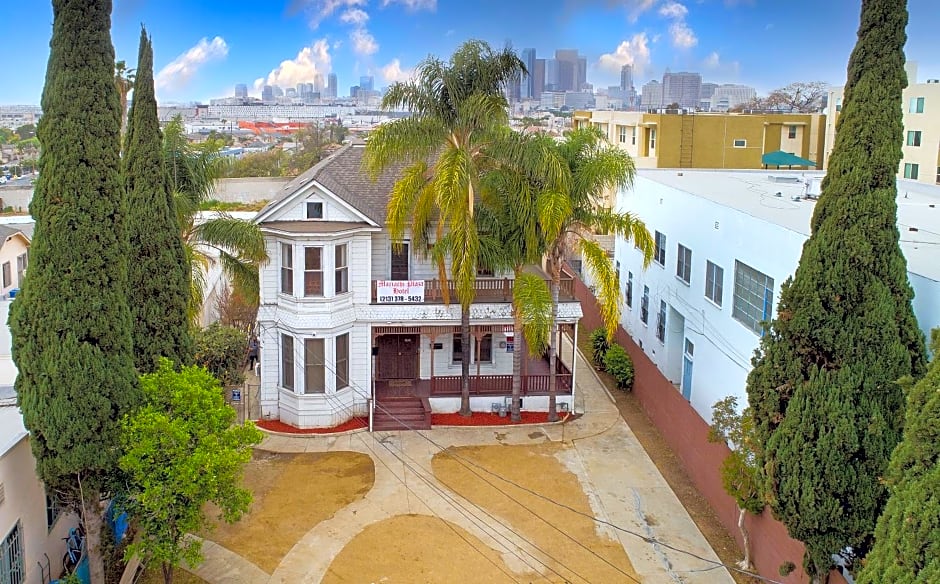 Mariachi Plaza Hotel