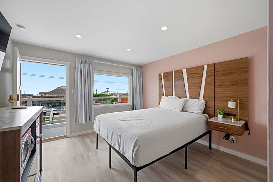 Pink Champagne Boutique Motel