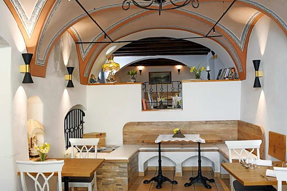 Hiša Linhart, Hotel & Restaurant