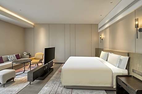 1 Bedroom Suite Dining Kitchenette Area