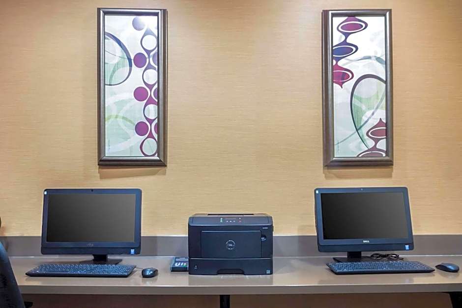 Comfort Suites At Woodbridge