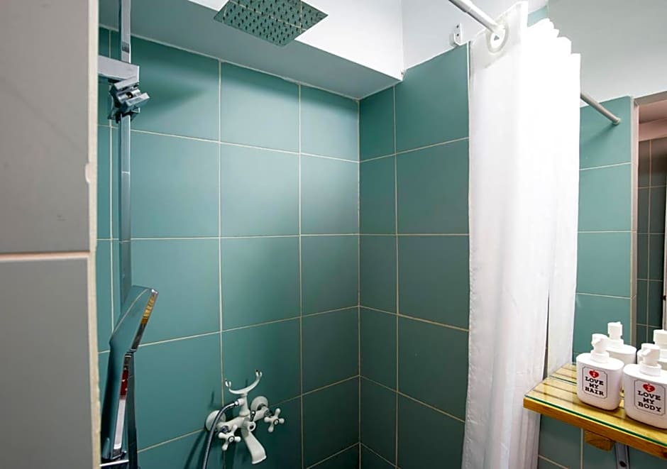 Live in Athens, PSYRRI Meet Me Here Apartments