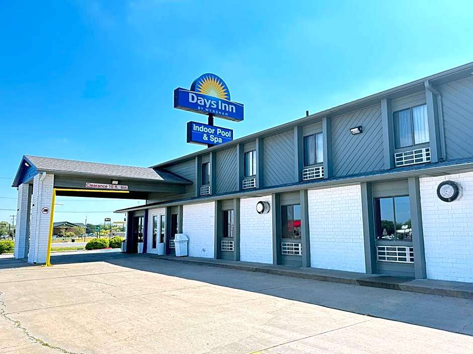 Days Inn by Wyndham Salina I-70