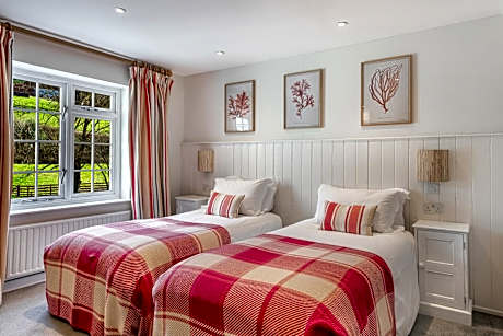 Twin Room with Private Bathroom