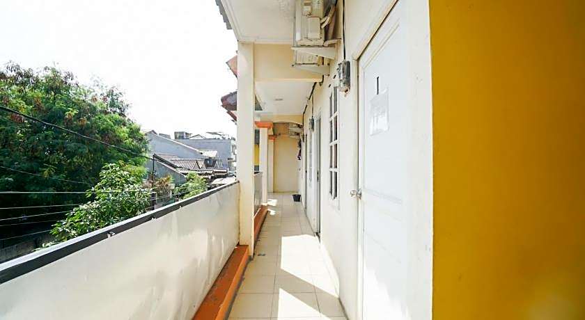 Mahkota Sivali near Soekarno Hatta Airport Mitra RedDoorz