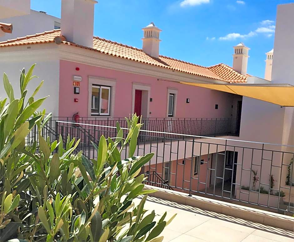 Cardeal Suites & Apartments