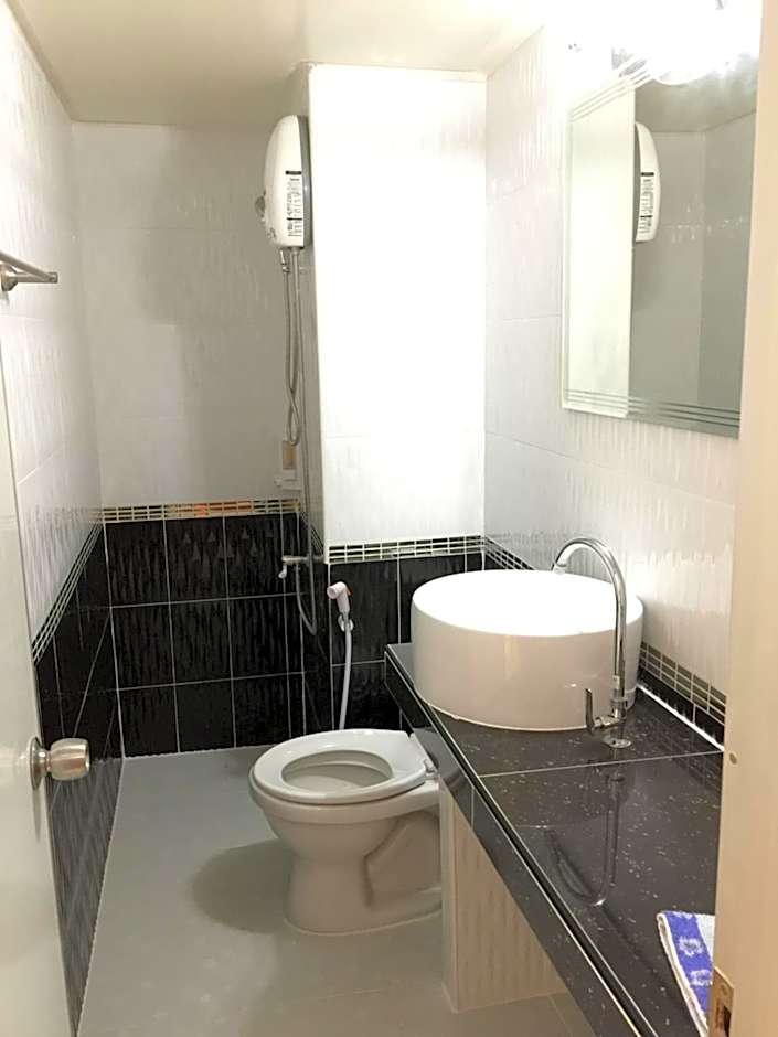 Muangthongthani Rental/Khun Dan