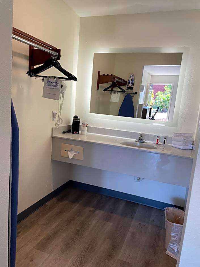 Baymont by Wyndham Biloxi Ocean Springs