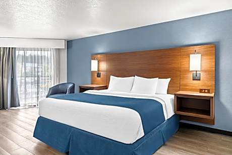 Franklin Building Pet-Friendly King