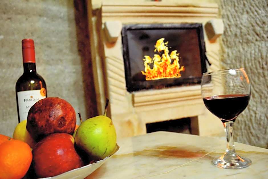 Family Cave Suite Hotel