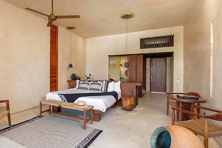 Photo 1 of 5 of Suite, Ocean front, Ground Floor