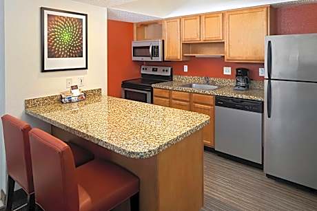 Penthouse Suite - Mobility Accessible with Bathtub