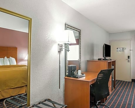 1 King Bed, Nonsmoking