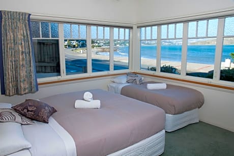 Queen Room with Shared Bathroom - Sea Front