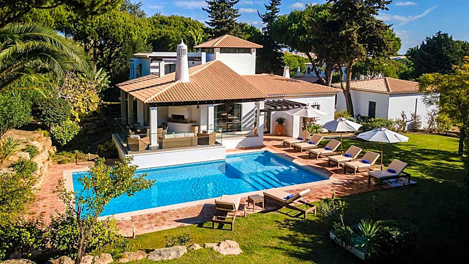 Pine Cliffs Village & Golf Suites