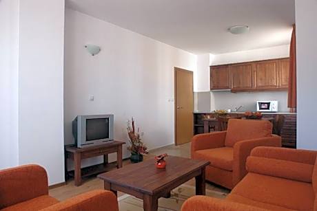 One-Bedroom Apartment with Balcony - Free Spa Access