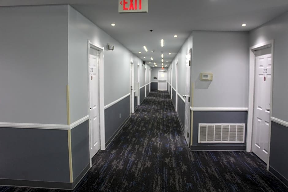 Douglas Inn & Suites Cleveland