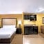 La Quinta Inn & Suites by Wyndham Hot Springs