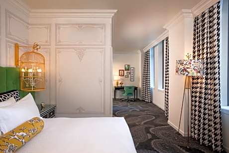 Premium Corner King Room