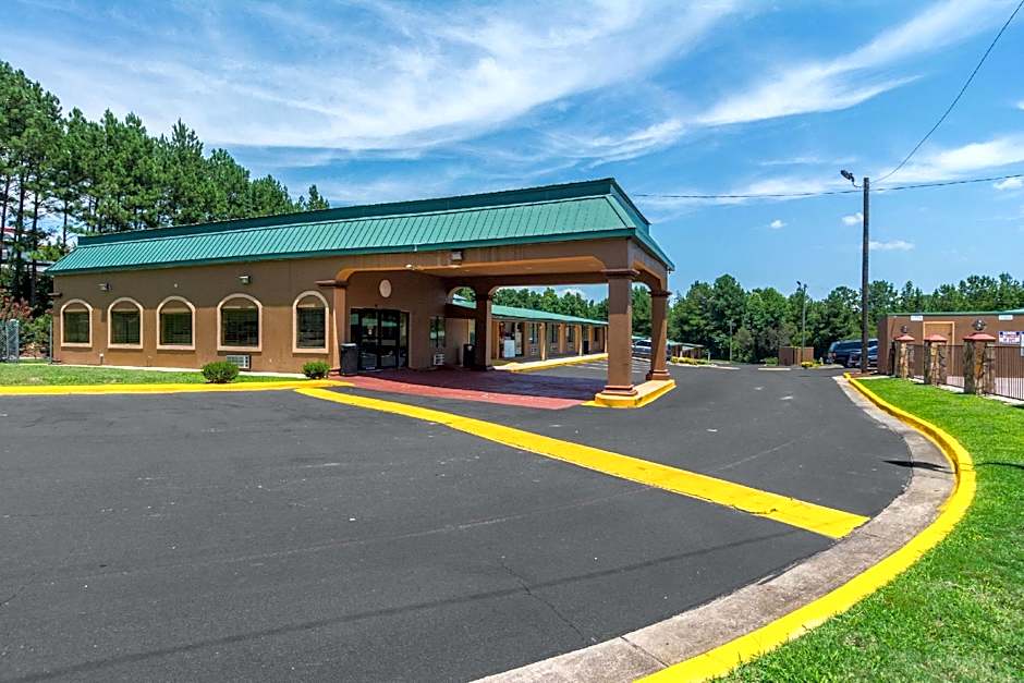 Travelodge by Wyndham Macon West