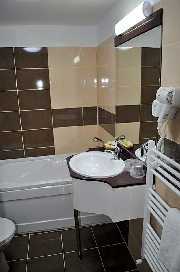 Hotel Valea cu Pesti